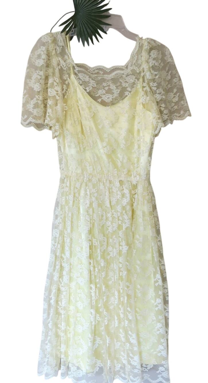 VINTAGE 70s Lace Dress Floral Overlay Size S/M* Coquette Romantic Yellow Retro